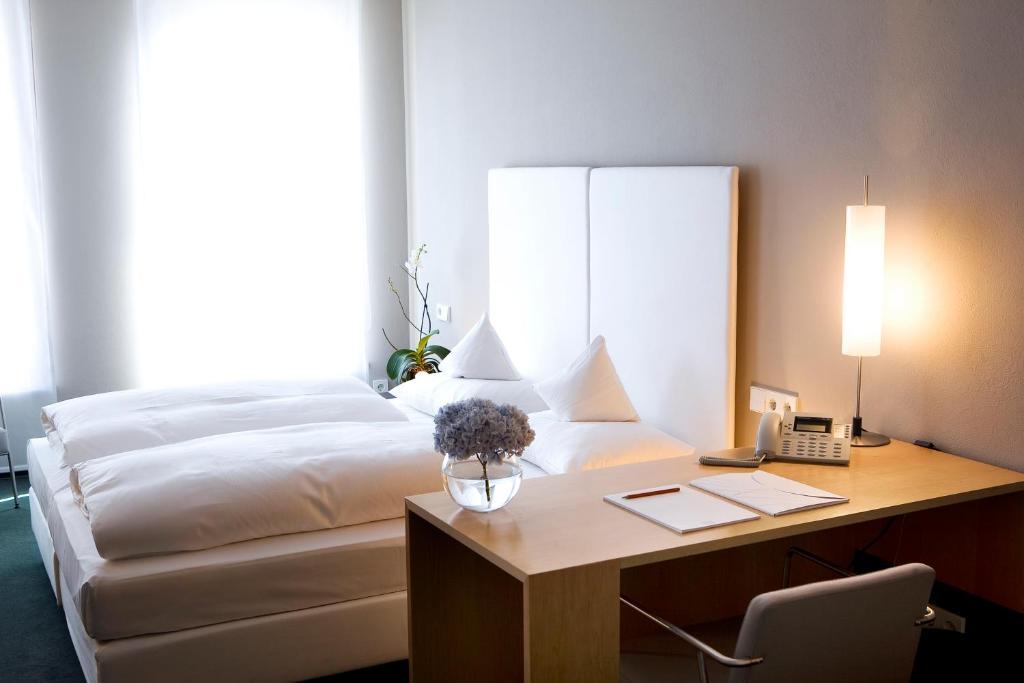Hotel An Der Stadtmauer Шорндорф Экстерьер фото